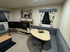 Devon Cliffs Holiday Park - Holiday Accommodation 21622 - Devon - 1188079 - thumbnail photo 5