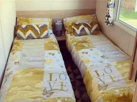 Devon Cliffs Holiday Park - Holiday Accommodation 21622 - Devon - 1188079 - thumbnail photo 8