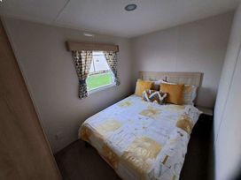 Devon Cliffs Holiday Park - Holiday Accommodation 21622 - Devon - 1188079 - thumbnail photo 10