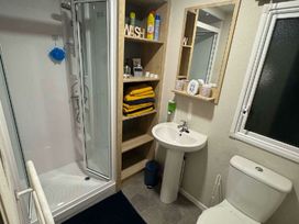 Devon Cliffs Holiday Park - Holiday Accommodation 21622 - Devon - 1188079 - thumbnail photo 11