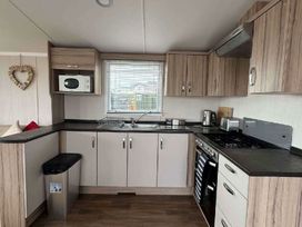 Devon Cliffs Holiday Park - Holiday Accommodation 21623 - Devon - 1188080 - thumbnail photo 5