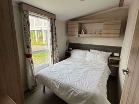 Devon Cliffs Holiday Park - Holiday Accommodation 21623 - Devon - 1188080 - thumbnail photo 7
