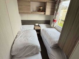Devon Cliffs Holiday Park - Holiday Accommodation 21623 - Devon - 1188080 - thumbnail photo 9