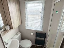 Devon Cliffs Holiday Park - Holiday Accommodation 21623 - Devon - 1188080 - thumbnail photo 11