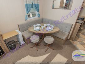 Devon Cliffs Holiday Park - Holiday Accommodation 21624 - Devon - 1188081 - thumbnail photo 6