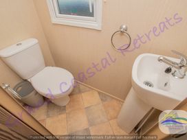 Devon Cliffs Holiday Park - Holiday Accommodation 21624 - Devon - 1188081 - thumbnail photo 13