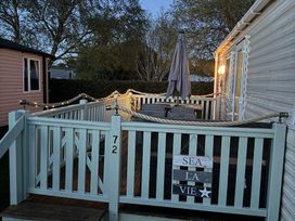 Pinewoods Holiday Park - Holiday Accommodation 21638 - Norfolk - 1188091 - thumbnail photo 2