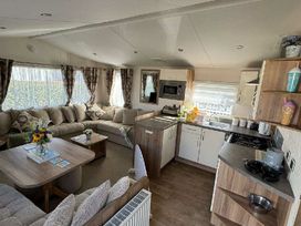 Pinewoods Holiday Park - Holiday Accommodation 21638 - Norfolk - 1188091 - thumbnail photo 5