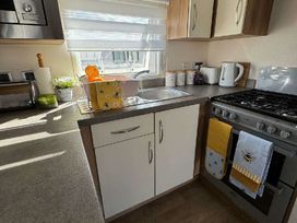 Pinewoods Holiday Park - Holiday Accommodation 21638 - Norfolk - 1188091 - thumbnail photo 9