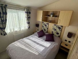 Pinewoods Holiday Park - Holiday Accommodation 21638 - Norfolk - 1188091 - thumbnail photo 11