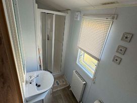 Pinewoods Holiday Park - Holiday Accommodation 21638 - Norfolk - 1188091 - thumbnail photo 12