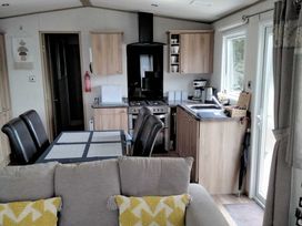 West Sands - Holiday Accommodation 21647 - Hampshire - 1188095 - thumbnail photo 2