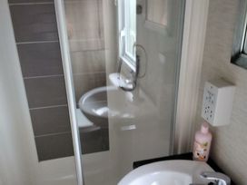 West Sands - Holiday Accommodation 21647 - Hampshire - 1188095 - thumbnail photo 6