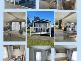 Hafan y Mor Haven - Holiday Accommodation 21655 - North Wales - 1188101 - thumbnail photo 9