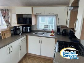 Golden Palm Resort - Holiday Accommodation 21676 - Lincolnshire - 1188117 - thumbnail photo 4