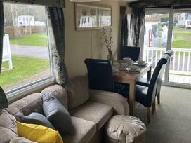 Hopton Holiday Village - Holiday Accommodation 2169 - Suffolk & Essex - 1188125 - thumbnail photo 7