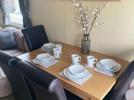 Hopton Holiday Village - Holiday Accommodation 2169 - Suffolk & Essex - 1188125 - thumbnail photo 9