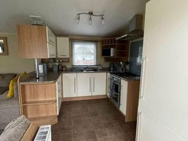Hopton Holiday Village - Holiday Accommodation 2169 - Suffolk & Essex - 1188125 - thumbnail photo 10