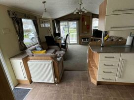 Hopton Holiday Village - Holiday Accommodation 2169 - Suffolk & Essex - 1188125 - thumbnail photo 11