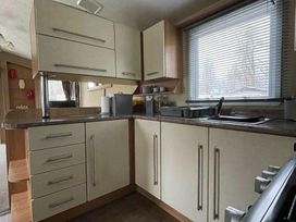 Hopton Holiday Village - Holiday Accommodation 2169 - Suffolk & Essex - 1188125 - thumbnail photo 16