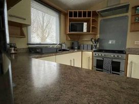 Hopton Holiday Village - Holiday Accommodation 2169 - Suffolk & Essex - 1188125 - thumbnail photo 17