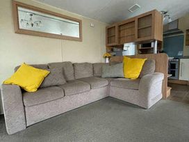 Hopton Holiday Village - Holiday Accommodation 2169 - Suffolk & Essex - 1188125 - thumbnail photo 18