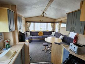 Kingfisher Caravan Park - Holiday Accommodation 21709 - Lincolnshire - 1188140 - thumbnail photo 9