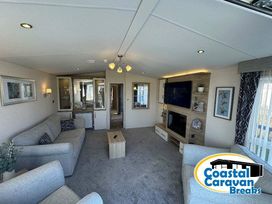 Golden Palm Resort - Holiday Accommodation 21710 - Lincolnshire - 1188141 - thumbnail photo 1