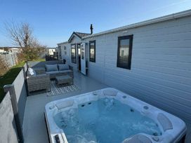 Golden Palm Resort - Holiday Accommodation 21710 - Lincolnshire - 1188141 - thumbnail photo 7