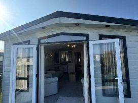 Golden Palm Resort - Holiday Accommodation 21710 - Lincolnshire - 1188141 - thumbnail photo 11