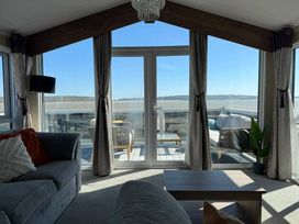 Trecco Bay - Holiday Accommodation 21732 - Somerset & Wiltshire - 1188158 - thumbnail photo 3