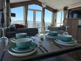 Trecco Bay - Holiday Accommodation 21732 - Somerset & Wiltshire - 1188158 - thumbnail photo 5