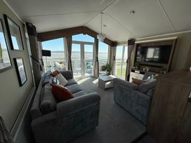 Trecco Bay - Holiday Accommodation 21732 - Somerset & Wiltshire - 1188158 - thumbnail photo 9