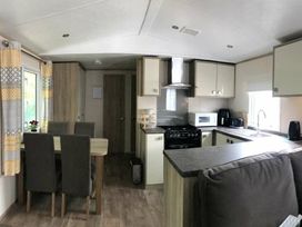 Oakdene Forest Park - Holiday Accommodation 21736 - Hampshire - 1188160 - thumbnail photo 6