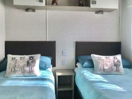 Oakdene Forest Park - Holiday Accommodation 21736 - Hampshire - 1188160 - thumbnail photo 9