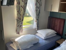 Hopton Holiday Village - Holiday Accommodation 21760 - Suffolk & Essex - 1188176 - thumbnail photo 12