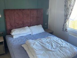 Hopton Holiday Village - Holiday Accommodation 21760 - Suffolk & Essex - 1188176 - thumbnail photo 13
