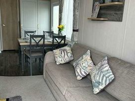 Trecco Bay - Holiday Accommodation 21779 - Somerset & Wiltshire - 1188194 - thumbnail photo 4