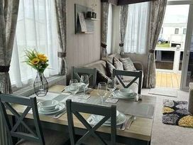 Trecco Bay - Holiday Accommodation 21779 - Somerset & Wiltshire - 1188194 - thumbnail photo 9