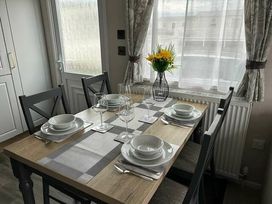 Trecco Bay - Holiday Accommodation 21779 - Somerset & Wiltshire - 1188194 - thumbnail photo 11