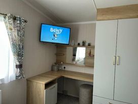 Trecco Bay - Holiday Accommodation 21779 - Somerset & Wiltshire - 1188194 - thumbnail photo 16