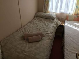 Tingdene North Denes Caravan Park - Holiday Accommodation 218 - Suffolk & Essex - 1188212 - thumbnail photo 4