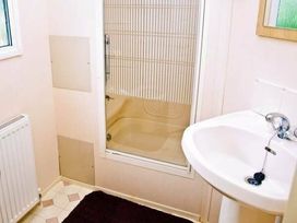 Tingdene North Denes Caravan Park - Holiday Accommodation 218 - Suffolk & Essex - 1188212 - thumbnail photo 6