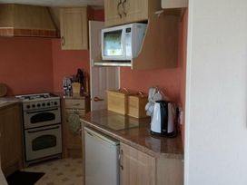 Tingdene North Denes Caravan Park - Holiday Accommodation 218 - Suffolk & Essex - 1188212 - thumbnail photo 7