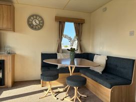 Lyons Robin Hood - Holiday Accommodation 21840 - North Wales - 1188245 - thumbnail photo 4