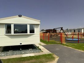 Golden Palm Resort - Holiday Accommodation 21852 - Lincolnshire - 1188255 - thumbnail photo 1