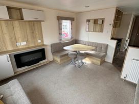 Golden Palm Resort - Holiday Accommodation 21852 - Lincolnshire - 1188255 - thumbnail photo 2