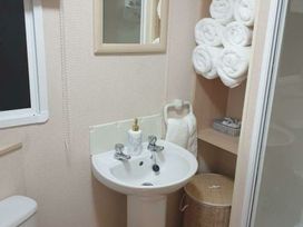 Marton Mere Holiday Village - Holiday Accommodation 21865 - Lake District - 1188265 - thumbnail photo 6