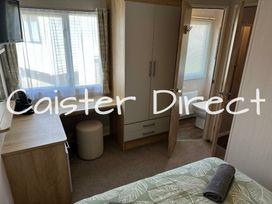 Caister Holiday Park - Holiday Accommodation 21902 - Norfolk - 1188292 - thumbnail photo 5