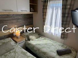 Caister Holiday Park - Holiday Accommodation 21902 - Norfolk - 1188292 - thumbnail photo 6